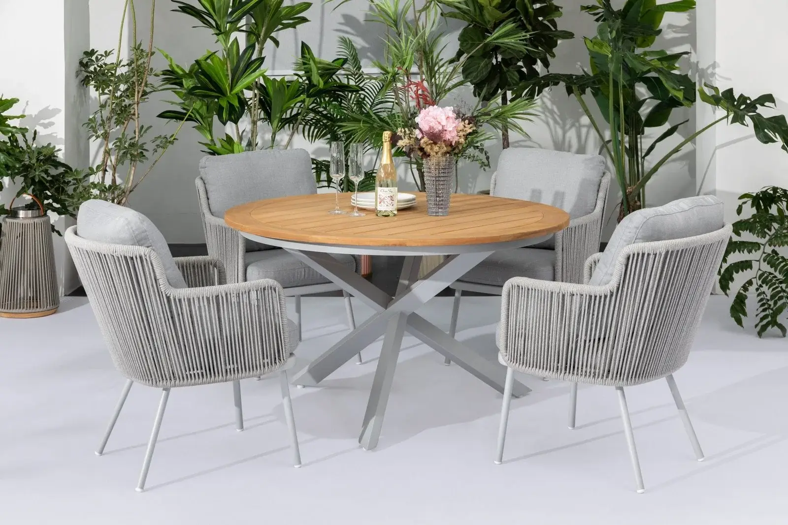 Toma Round Dinner Table — The Lounge Chair outdoor furniture, view 3 | KCK.Outdoor