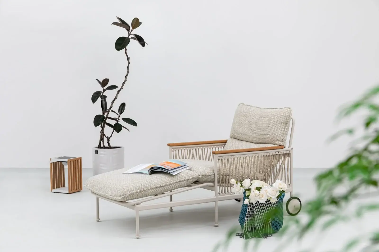 Olivia Sunlounger — The Lounge Set outdoor furniture, view 4 | KCK.Outdoor